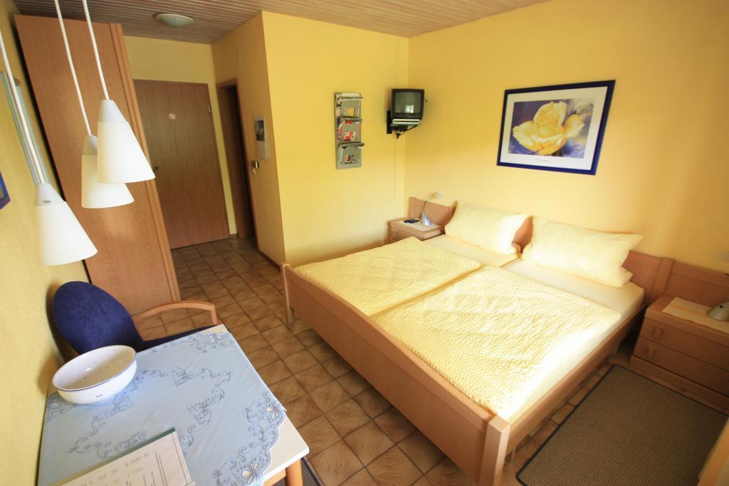 Pension-Ferienwohnung Liesbachtal Direkt Am Waldrand Bayerische Rhoen Schonau an der Brend Ruang foto